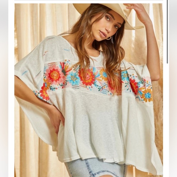 Savanna Jane Embroidered Poncho Top White Size S/M - Picture 8 of 9